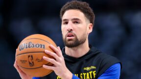 Klay Thompson gets ready to shoot