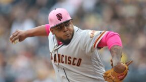 Reyes Moronta throwing a pitch