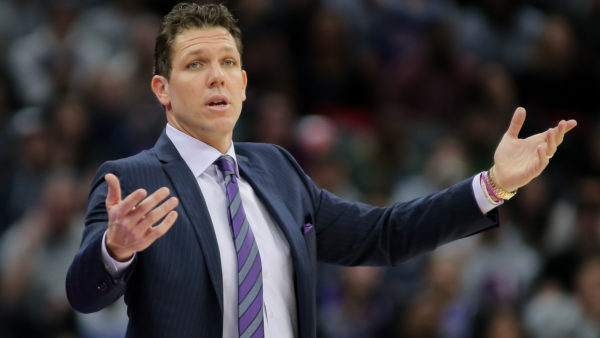 Luke Walton on the sideline