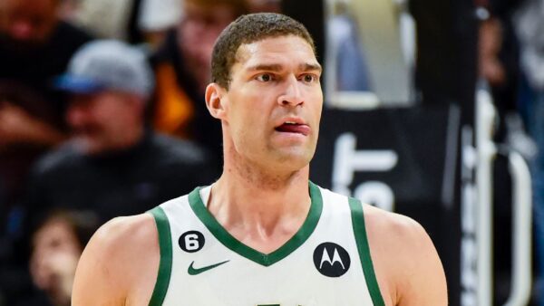 Brook Lopez in his Bucks uniform