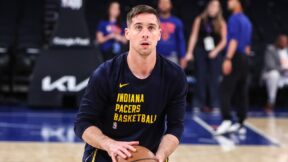 Tj McConnell in warmups