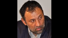 Vlade Divac looking to the side