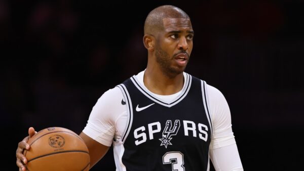 Chris Paul in his Spurs uniform