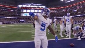 David Montgomery doing a touchdown celebration